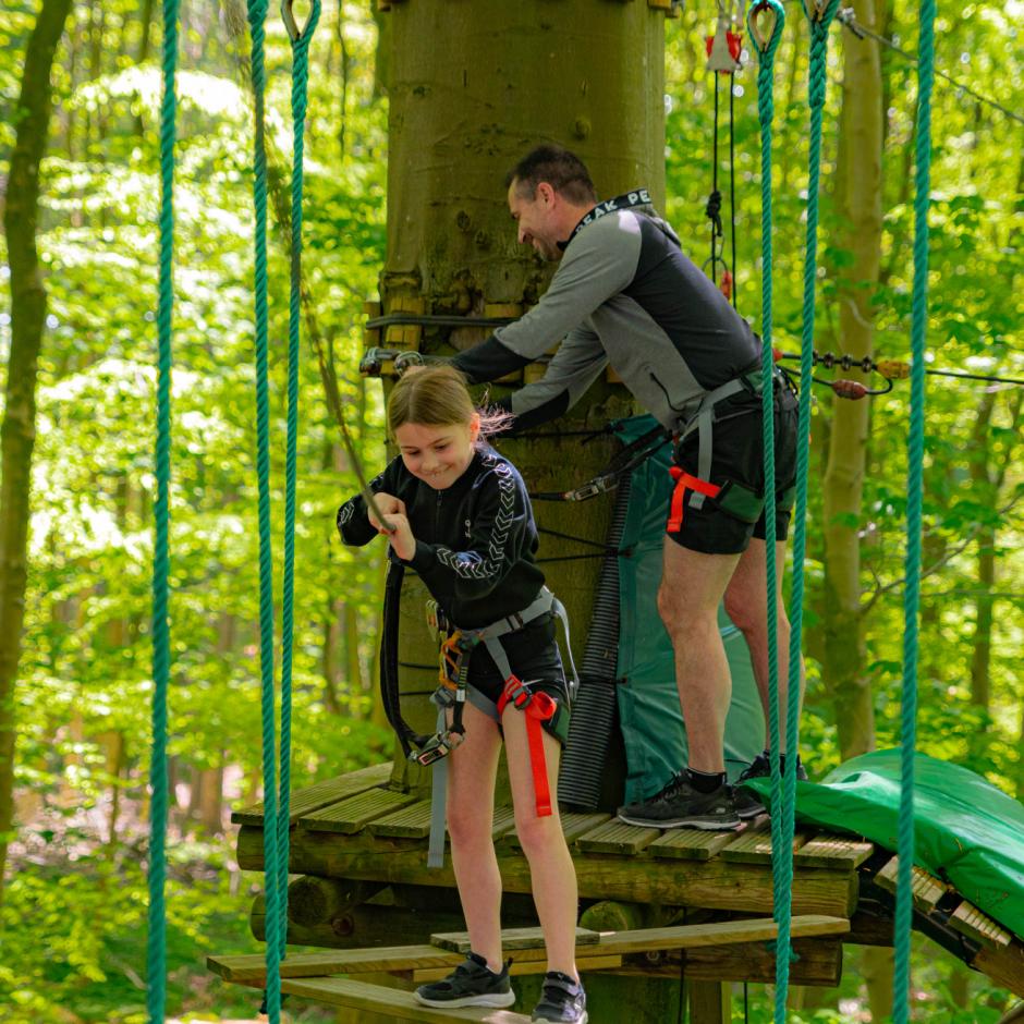 Klatring i klatrepark